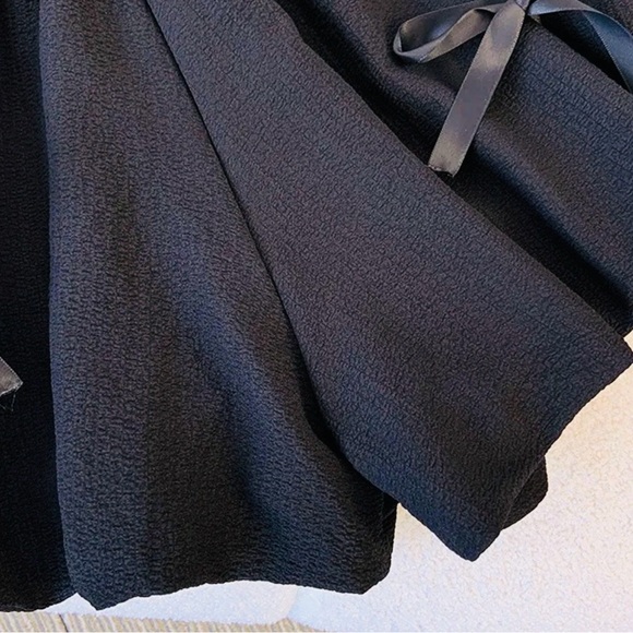 Shorts with Robbin Accents in Black NWOT - Picture 2 of 6